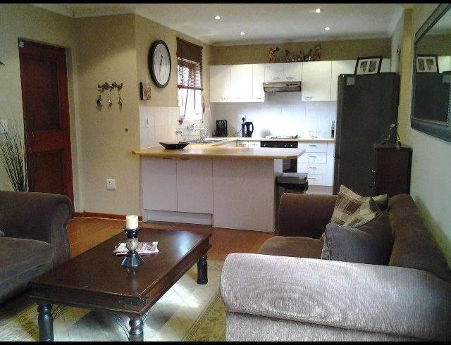 2 BEDROOM PROPERTY TO RENT IN VREDEKLOOF EAST